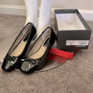 Rialto Annalynne black patent leather shoes size 7